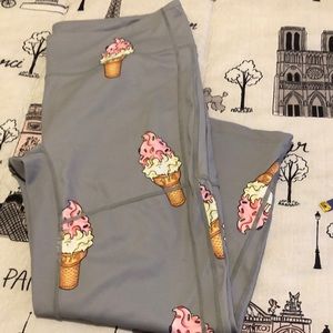 Ice Cream like new Feed me Fight Me Capri Leggings Size XL